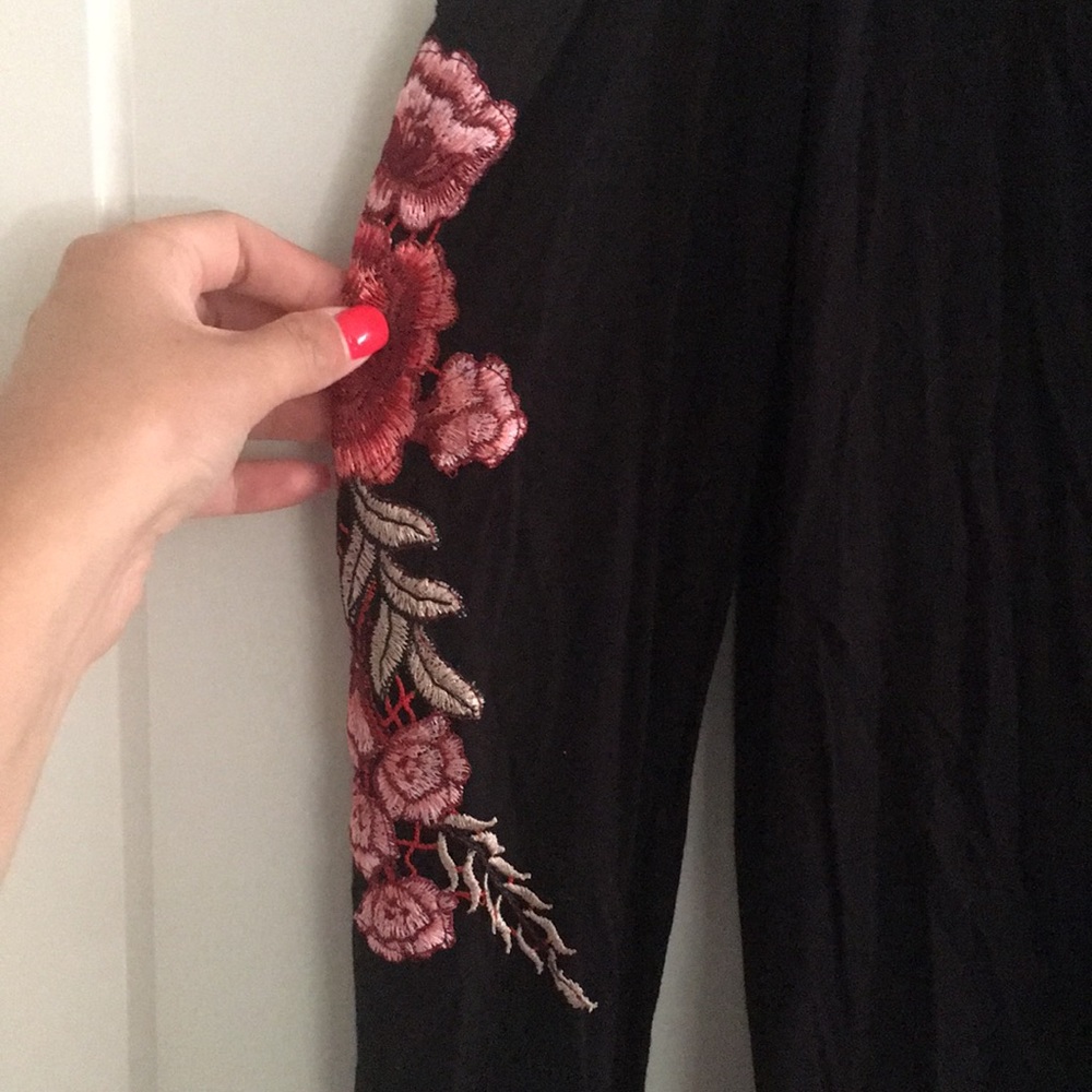 Cold Shoulder top - Picture 2 of 5